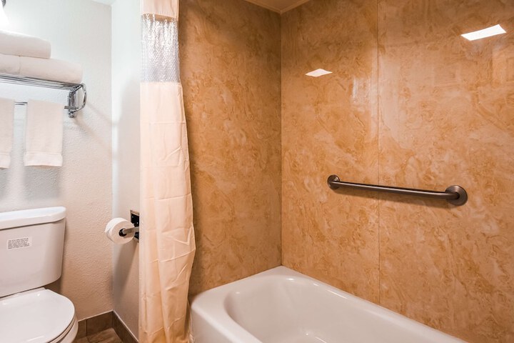Room 20 of 28
