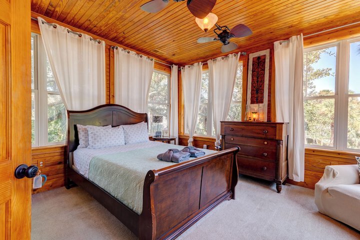 Beachside Boutique Inn – Folly Beach Rooms & Private Cottages