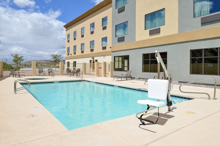 Holiday Inn Express & Suites Globe by IHG