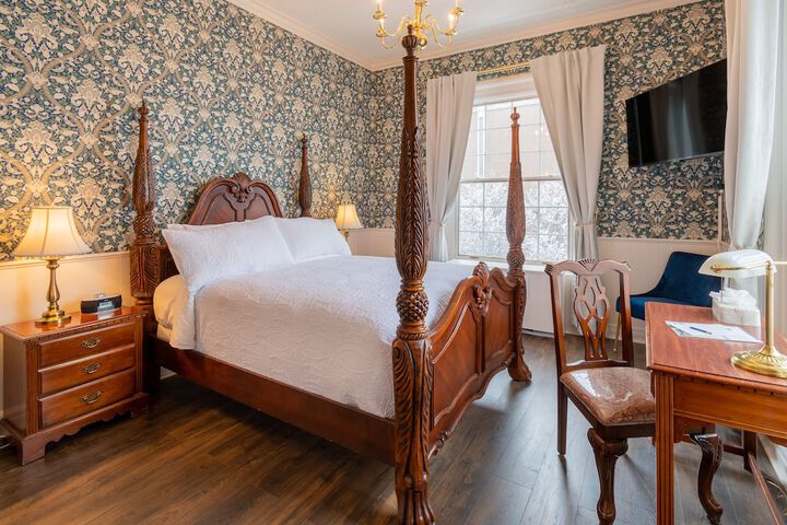 Room 27 of 62