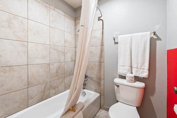 Super 8 by Wyndham Ontario