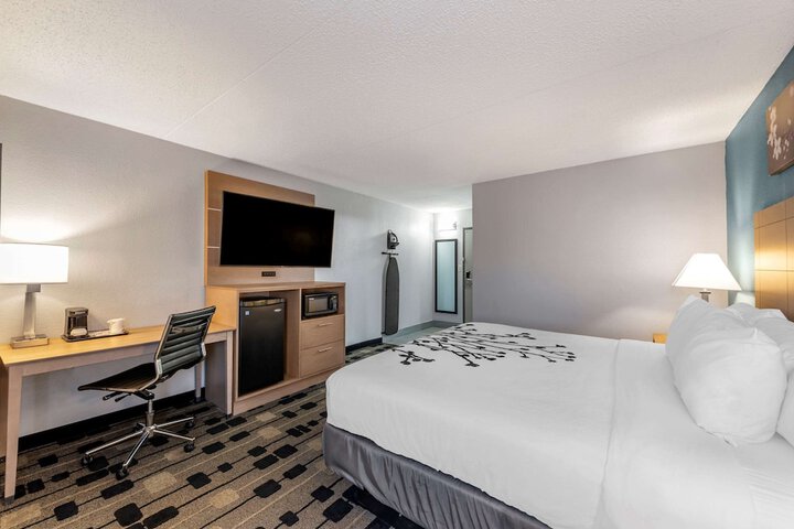 Room 12 of 32