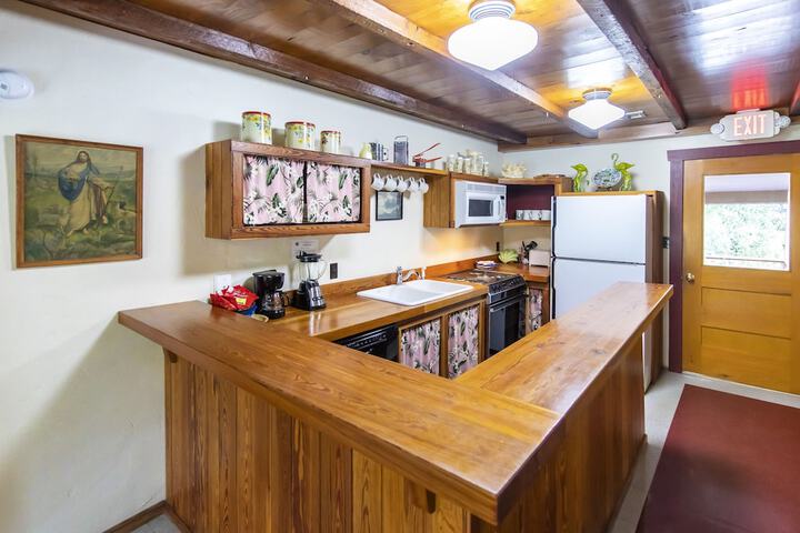 Hibiscus Coffee & Guesthouse