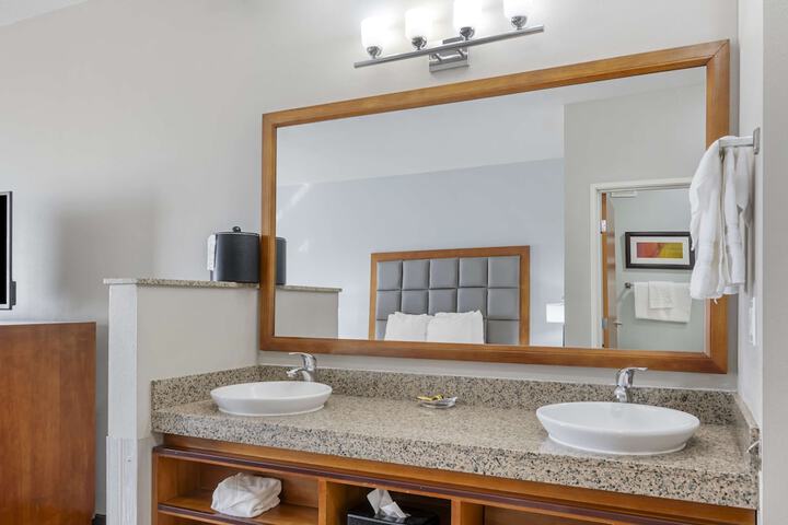 Best Western Plus Peppertree Inn at Omak