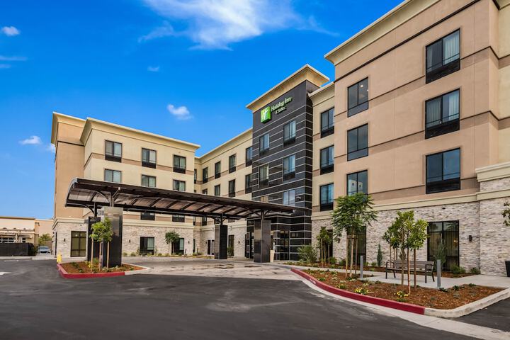 Holiday Inn & Suites Silicon Valley - Milpitas by IHG