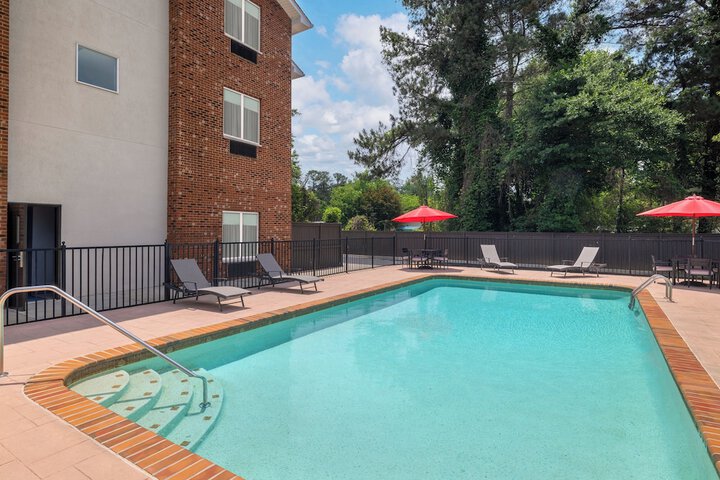 Holiday Inn Express & Suites Buford NE - Lake Lanier by IHG
