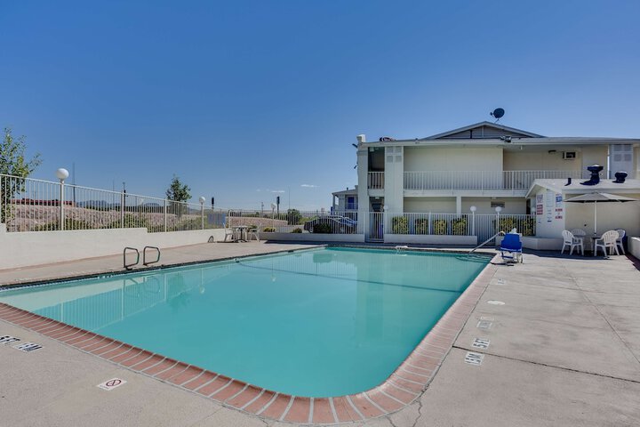 Pool 12 of 39
