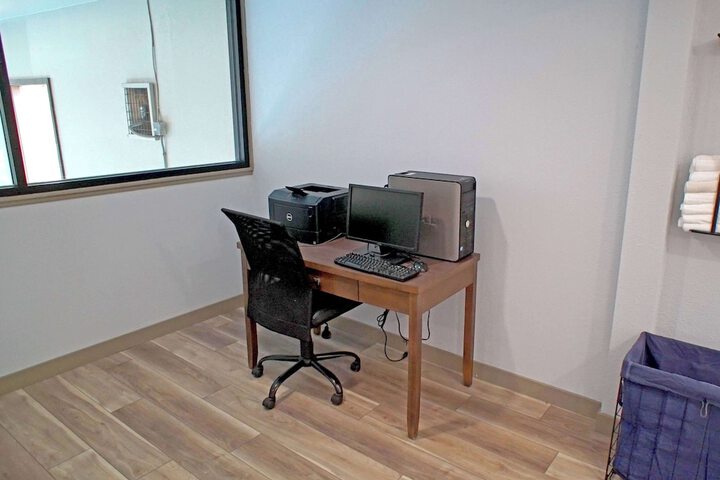 Business Center 77 of 77