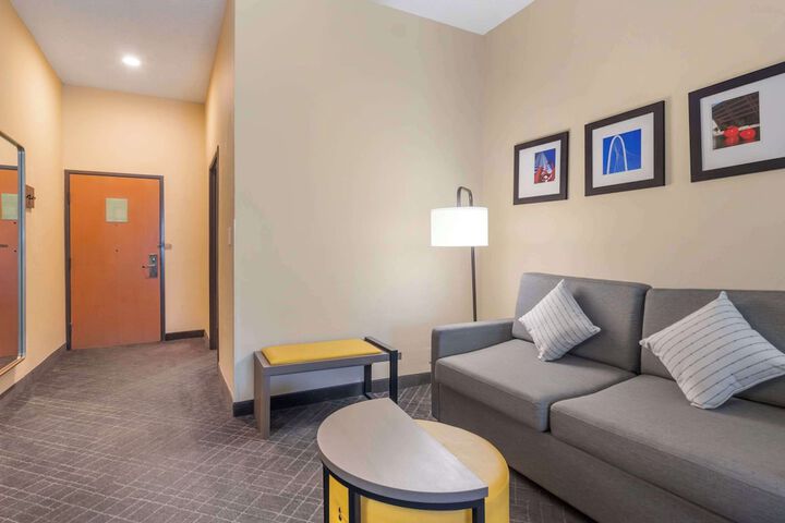 Room 27 of 48