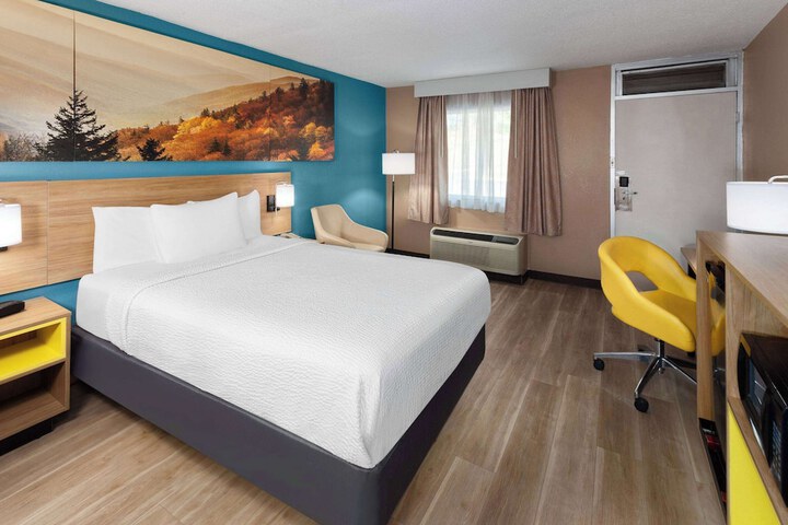 Room 16 of 32