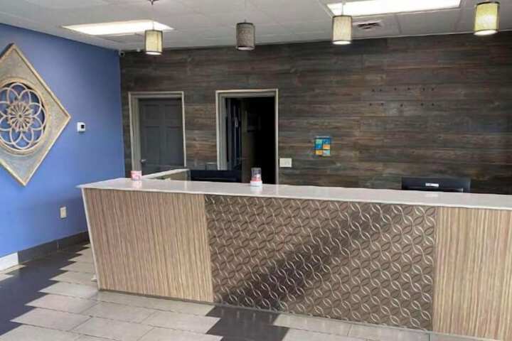 Travelers Inn & Suites Forest City