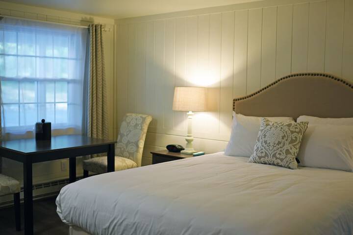 Sandwich Inn and Suites