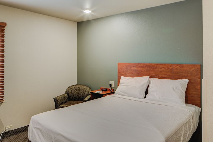 Room 12 of 32
