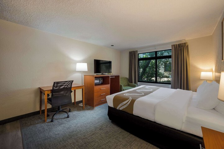Room 21 of 33