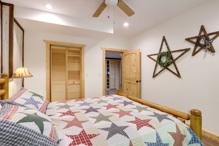 Private Ellijay Cabin w / Hot Tub & Amenities!
