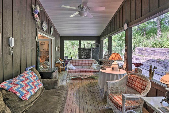 Serene Lodi Escape w / Deck: Boat Hike & Sip!