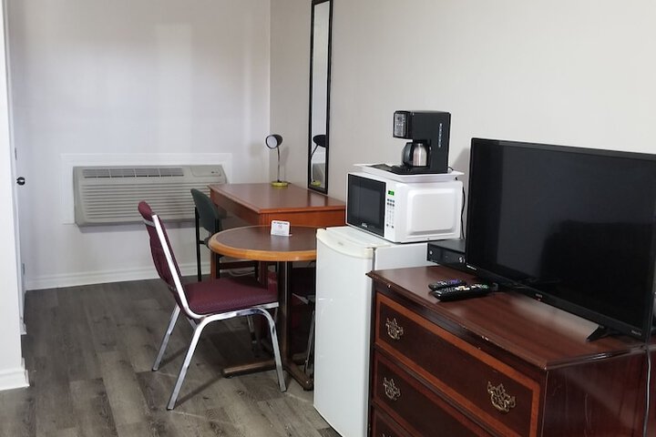 Room 8 of 10