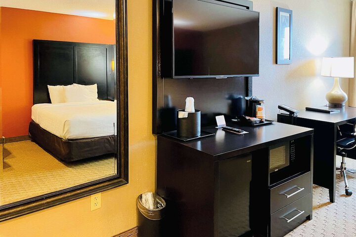 Room 27 of 49
