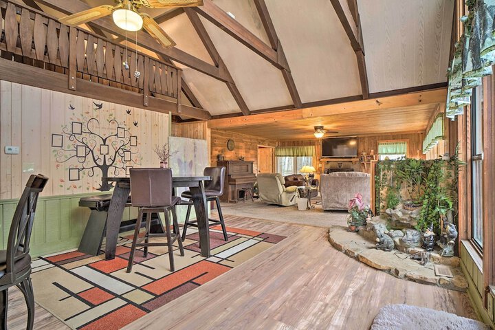 Douglas Lake Cabin w / Mountain-view Deck & Grill