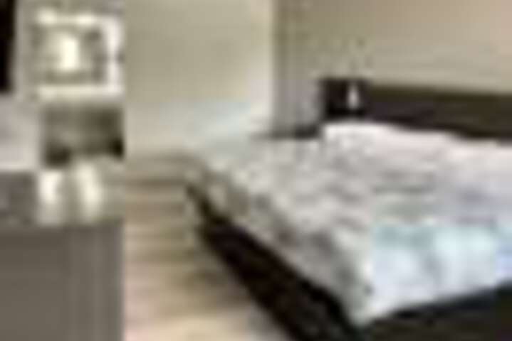 Room 53 of 100