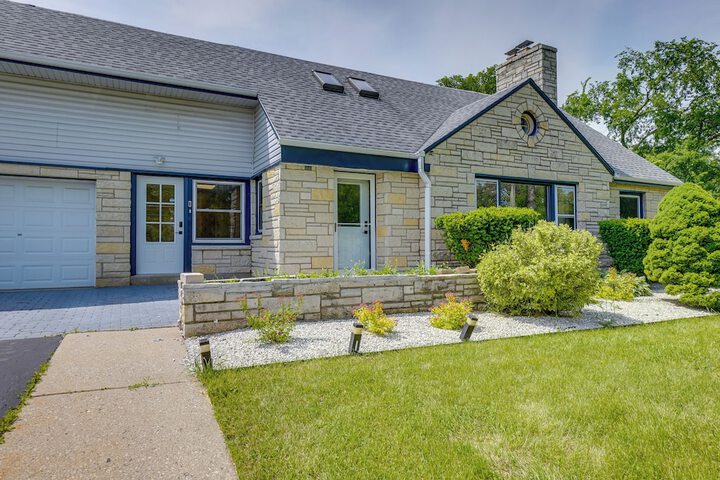 Pet-friendly New Berlin Retreat w / Patio & Yard!