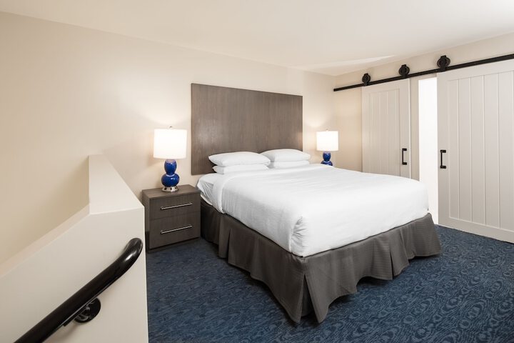 Hotel Renovo Des Moines UrbandaleTapestry Collection Hilton