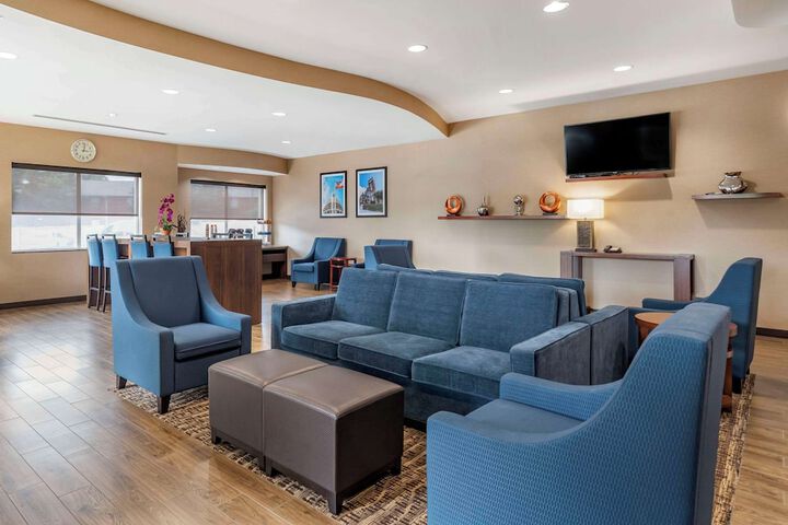 Comfort Suites Flowood - Jackson Airport (must meet transportation requirement)