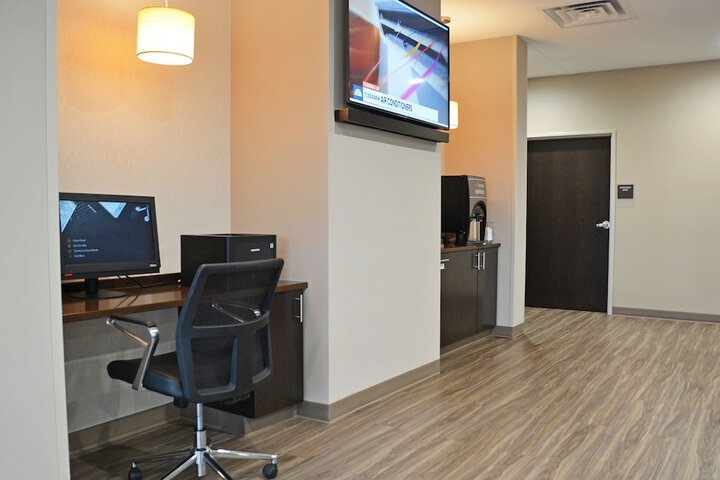 Business Center 17 of 17