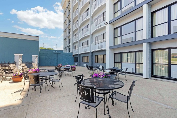 Best Western Plus Midwest Inn