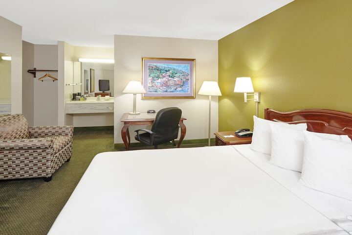 Room 17 of 23