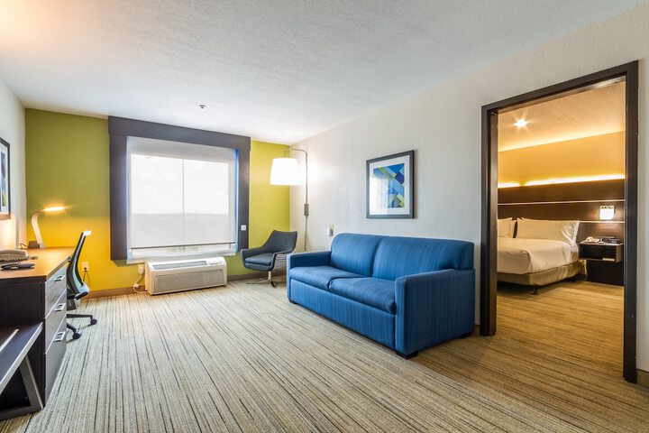 Room 11 of 31