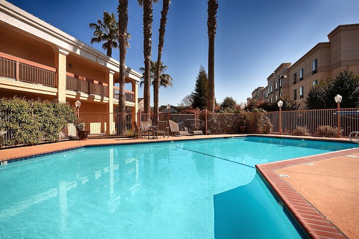 Pool 5 of 25