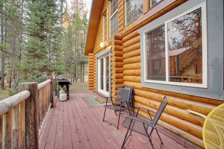 Donnelly Cabin w / Private Deck: Near Lake Cascade!