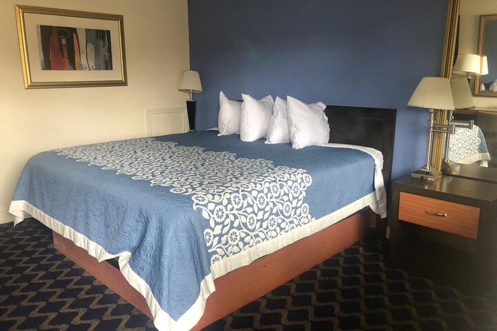 Room 30 of 38