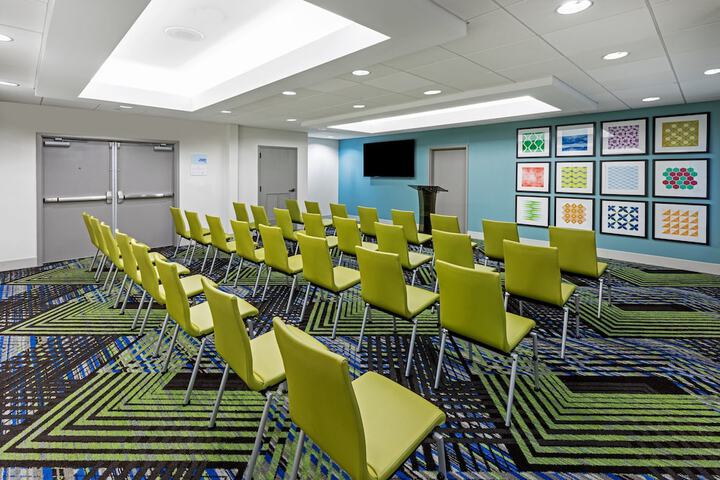Holiday Inn Express & Suites Sulphur (Lake Charles) by IHG