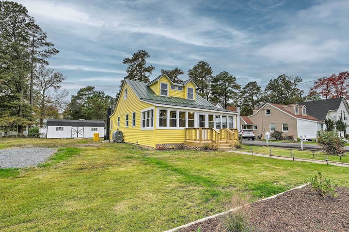 Updated North Beach Cottage: Pet Friendly!