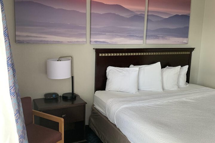 Room 28 of 65