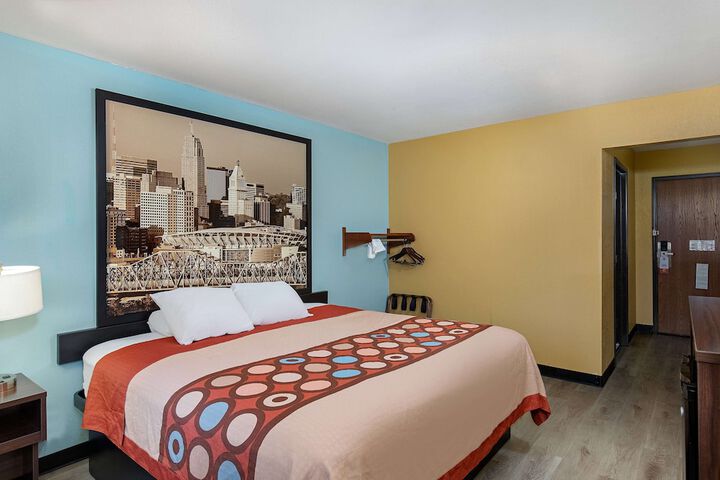 Room 10 of 27