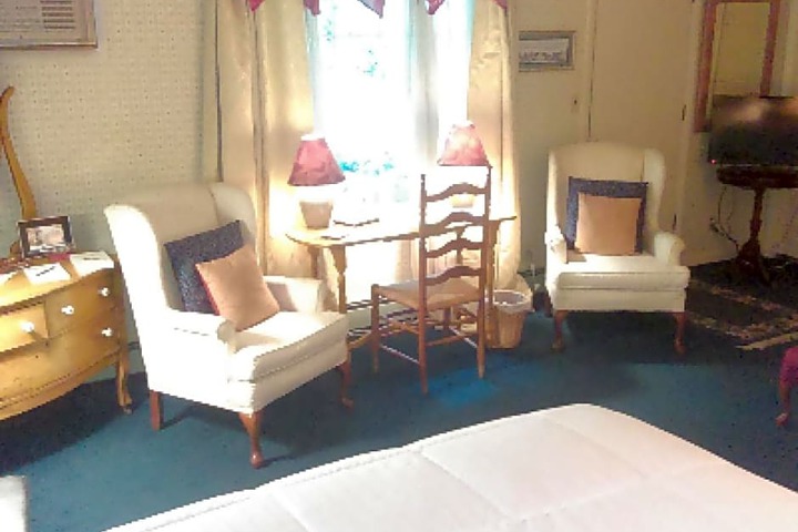 Maple Leaf Cottage Inn
