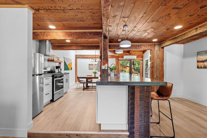 Basecamp Lodge