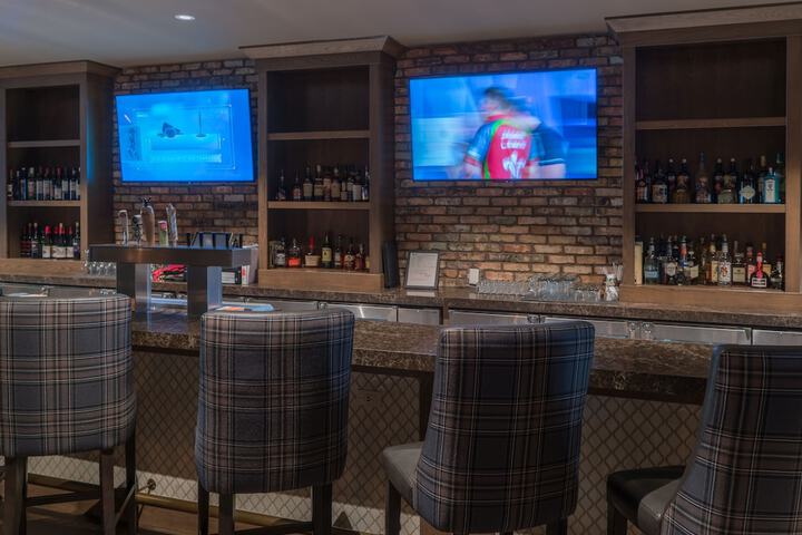 Lounge 44 of 55