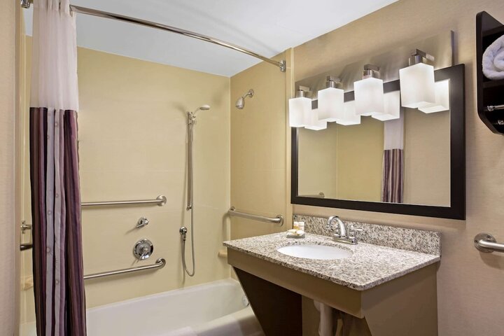 Room 20 of 28