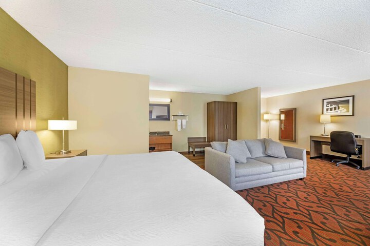 Room 8 of 25