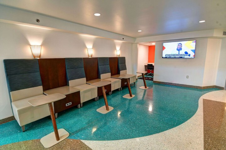 Business Center 95 of 96