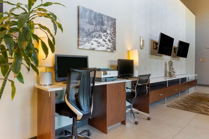 Business Center 37 of 37