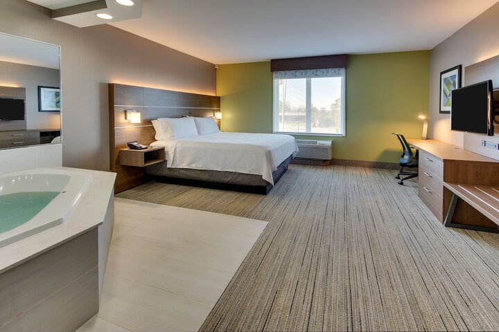 Room 16 of 25
