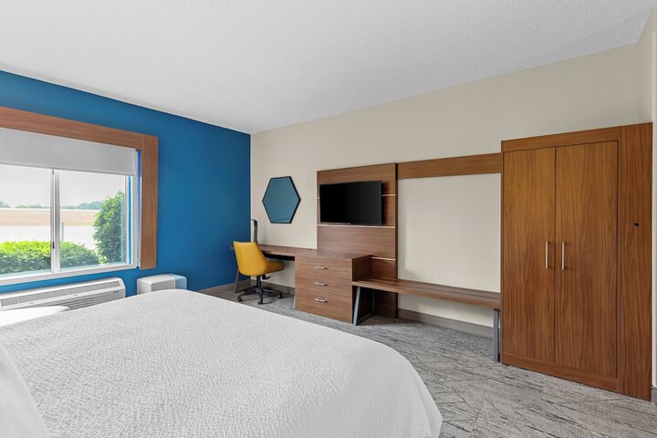Holiday Inn Express & Suites Vandalia by IHG