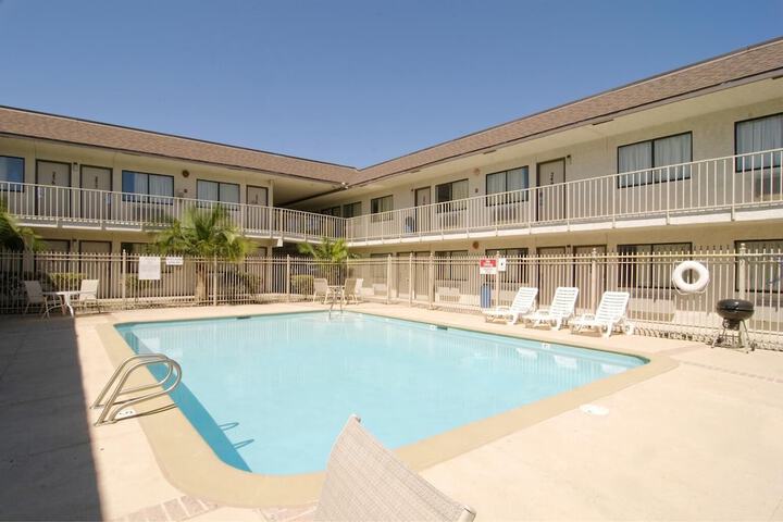 Pool 10 of 54