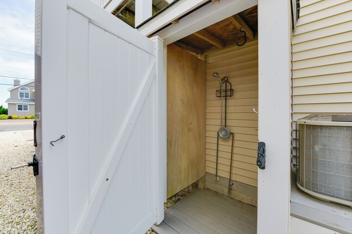 Avalon Vacation Rental w / Porch & Grill!