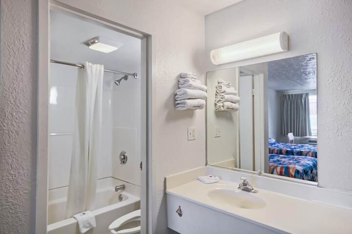 Room 28 of 28